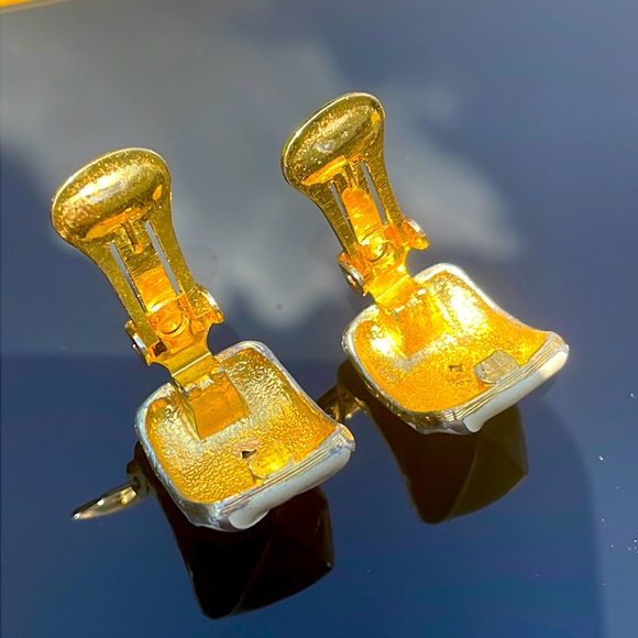 Gold Earring Pair - Picture 5 of 12